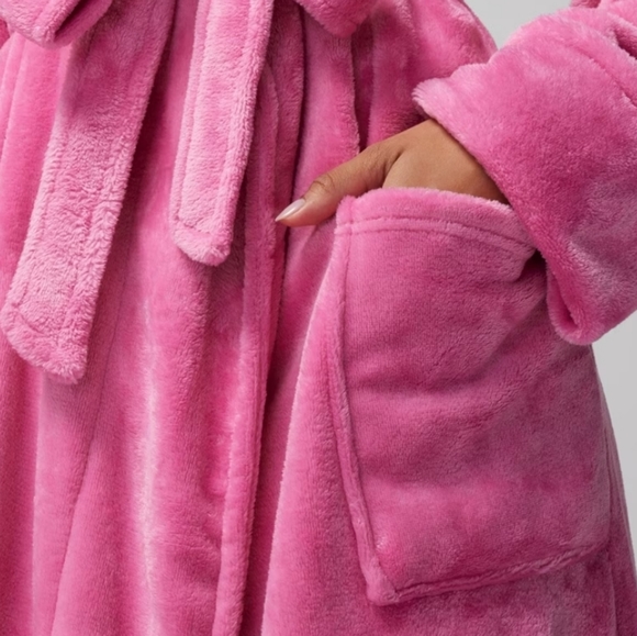 Pink Robe Plush Soma Embraceable NWT 💗 Retail $80- - Picture 3 of 5